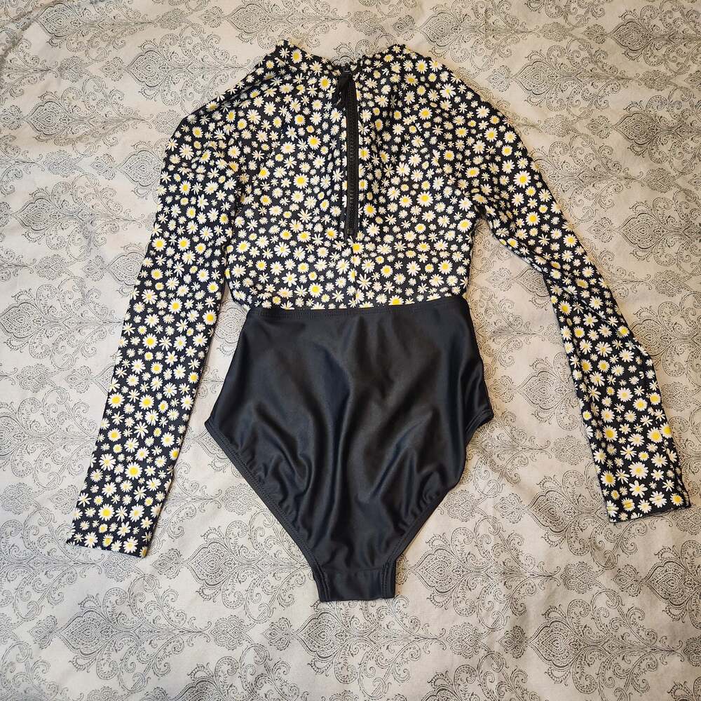 Girls Daisy Long Sleeve Rash Guard Swimsuit Size M (8)
